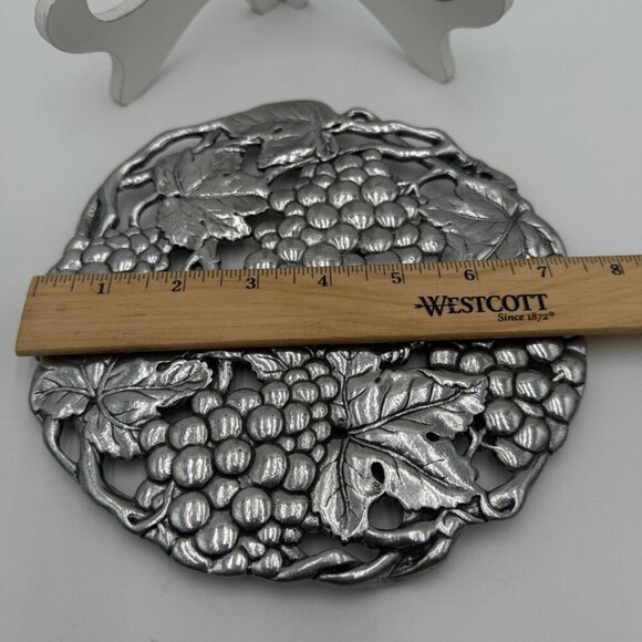 Grapevine Trivet by Arthur Court • 8" Round Footed Hotplate • Silver Antiqued Pi - Picture 8 of 8